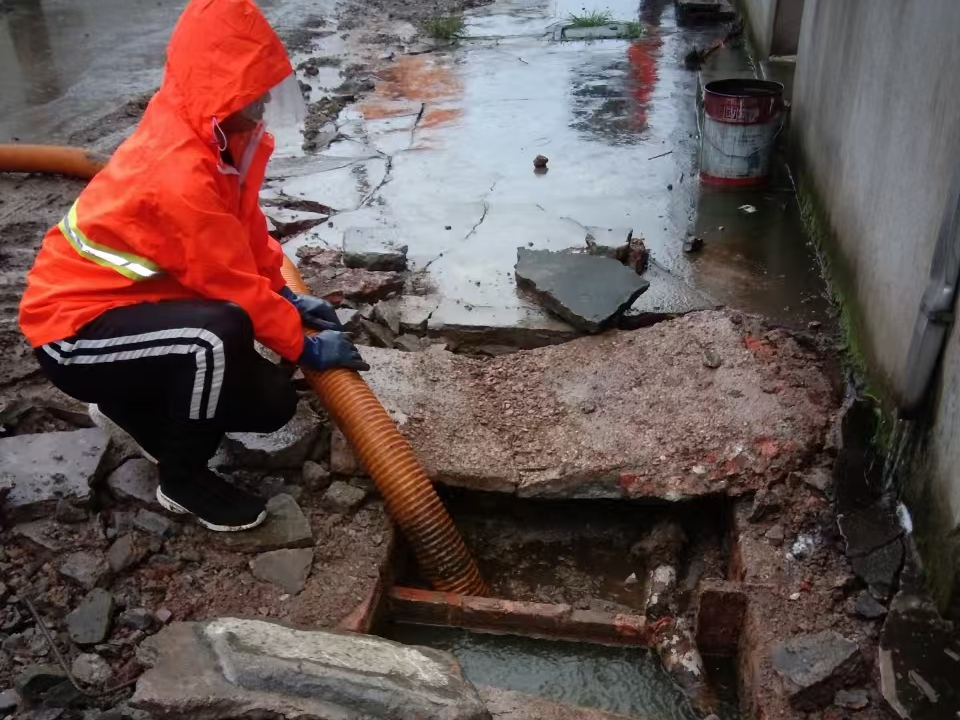 代县专业清理污水池 炜誉市政以规范流程守护城市 “肠道”